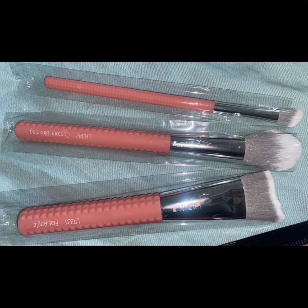 BRAND NEW Laruce Beauty brushes